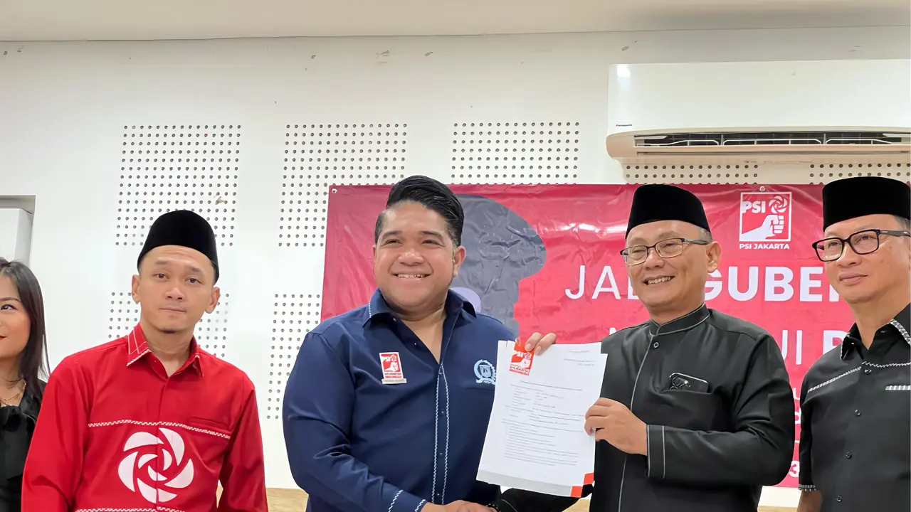 Ketua Umum Forum Betawi Rempug (FBR) Lutfi Hakim, mendaftarkan diri menjadi bakal calon gubernur untuk Pilgub Jakarta lewat PSI.