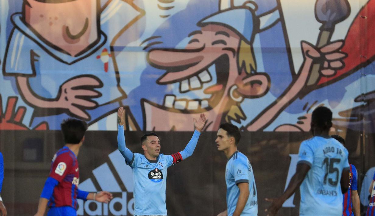 Iago Aspas yang sebelumnya menjebol gawang Barcelona namun dianulir kali ini benar-benar menjebol gawang Barcelona dan membuat gairah di Stadion Abanca-Balaidos meningkat. (AP Photo/Lalo R. Villar)