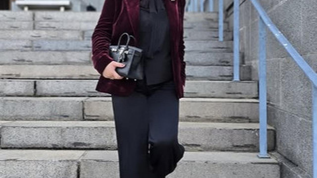 Dipuji Makin Kurus, Potret Syahrini Kini Sudah Jadi Ibu - Penampilan Selalu Stunning dengan Tas Hermes