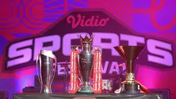 Jakarta akan mencatat sejarah baru di dunia olahraga. Untuk pertama kalinya, tiga trofi sepak bola paling bergengsi di dunia Premier League, LaLiga, dan Serie A akan bersanding dalam satu panggung megah di tengah festival sportainment terbesar di Indonesia, Vidio Sports Festival 2025. (Bola.com/M Iqbal Ichsan)