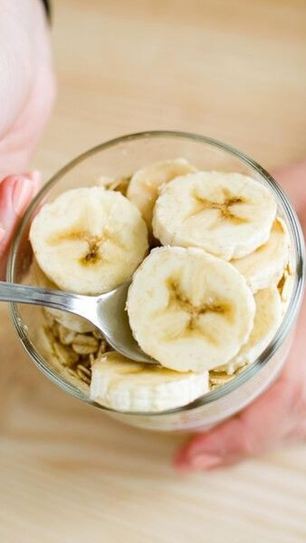 3. Pisang: Karbohidrat Kompleks untuk Kekenyangan Lebih Lama<br>
