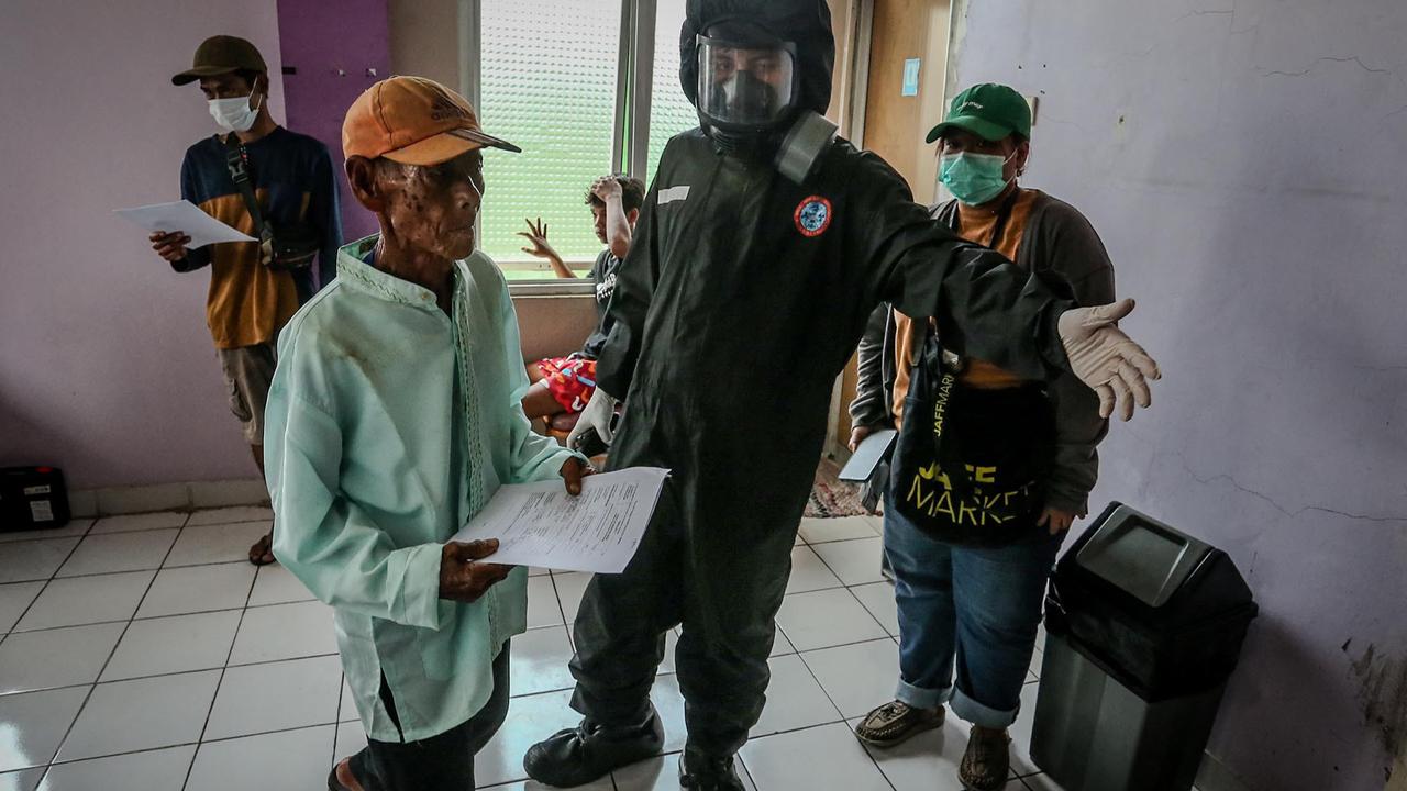 FOTO: Warga Cikande Jalani Pemeriksaan dan Relokasi Usai Temuan Paparan Radioaktif Cs-137