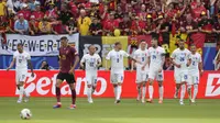 Pemain Slovakia merayakan gol yang dicetak Ivan Schranz ke gawang Belgia pada babak pertama laga grup E Euro 2024 (AP)