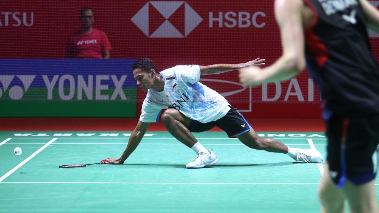 Langkah&nbsp;Chico Aura Dwi Wardoyo terpaksa terhenti di babak pertama Indonesia Masters 2023.<br><br>Usaha Chico melaju babak berikutnya gagal usai kalah dua game dari pebulutangkis Denmark, Anders Antonsen. <br>(Foto&nbsp;Bola.com / M Iqbal Ichsan)