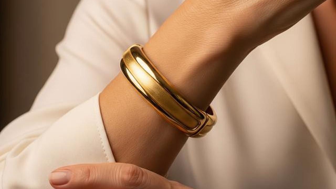 Gelang Emas Model Bangle Tebal/Model Gelang Emas untuk Emak-emak Elegan (Sumber: gemini.com)