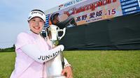 Aihi Takano saat memenangkan Yonex Ladies Golf Tournament 2025. (Getty Images)
