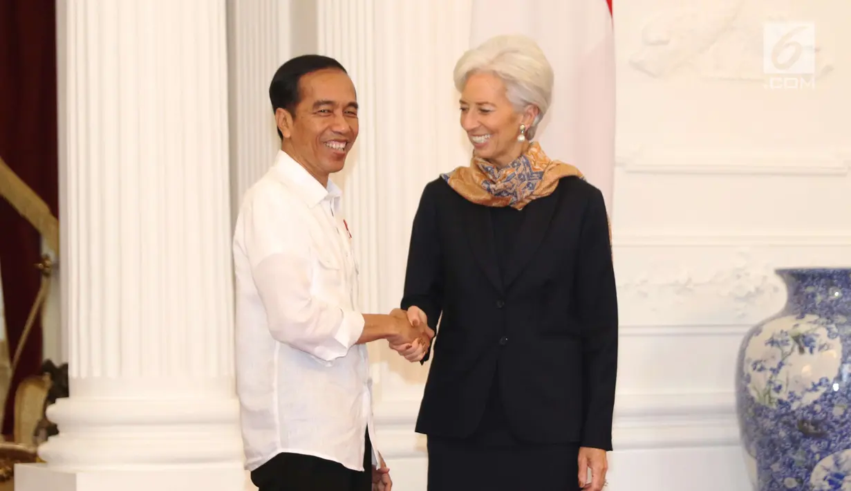 Presiden Joko Widodo (Jokowi) menerima kunjungan Direktur Pelaksana Dana Moneter Internasional (IMF) Christine Lagarde di Istana Merdeka, Senin (26/2). Kunjungan terkait dengan IMF-World Bank Annual Meeting Oktober 2018 di Bali (Liputan6.com/Angga Yuniar)