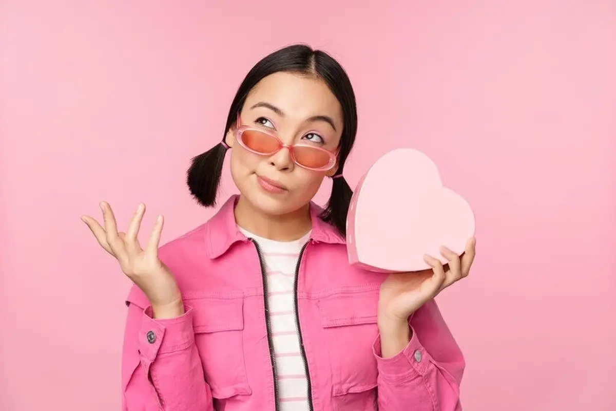 Inspirasi Girly Makeup Look dan Outfit Pink untuk Valentine’s Day (Foto/Sumber: Freepik)
