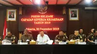 Jaksa Agung ST Burhanuddin saat konferensi pers di Kejaksaan Agung, Senin (30/12/2019). (Liputan6.com/Muhammad Radityo Priyasmoro)