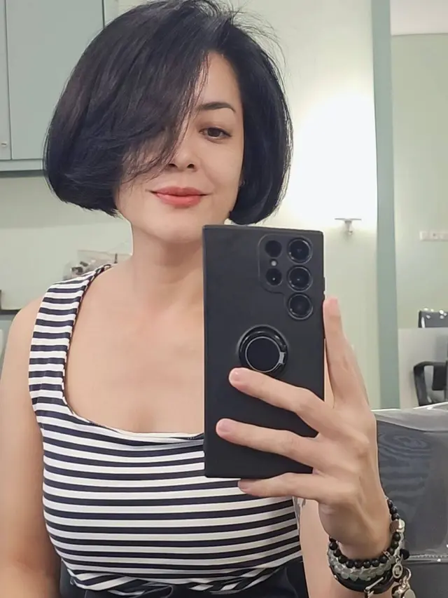10 Potret Lulu Tobing dengan Gaya Rambut Pendek, Dipuji Makin Awet Muda