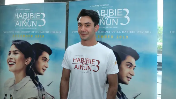 [Fimela] Habibie & Ainun 3 Rilis Poster
