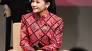 Prilly Latuconsina dengan gaya rambut yang sleek. Ia meluruskan rambut panjangnya, membelahnya menjadi dua bagian, dan menguncir tinggi dengan gaya high-ponytail. [Foto: Instagram/prillylatuconsina96]