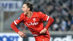 Reaksi striker FC Twente, Marko Arnautovic seusai melesakkan gol dalam partai Piala UEFA antara Marseille vs Twente, 19 Februari 2009 di Stade Velodrome, Marseille. AFP PHOTO/GERARD JULIEN