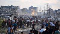 Secara keseluruhan, sejak perang Israel-Hamas memanas pada 7 Oktober 2023, Kementerian Kesehatan Gaza menyebutkan, jumlah korban tewas di Gaza telah mencapai 56.077 orang. Banyak di antara korban ini anak-anak dan perempuan. (Eyad BABA/AFP)