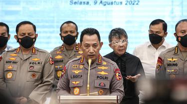Kapolri Jenderal Listyo Sigit Prabowo (tengah).