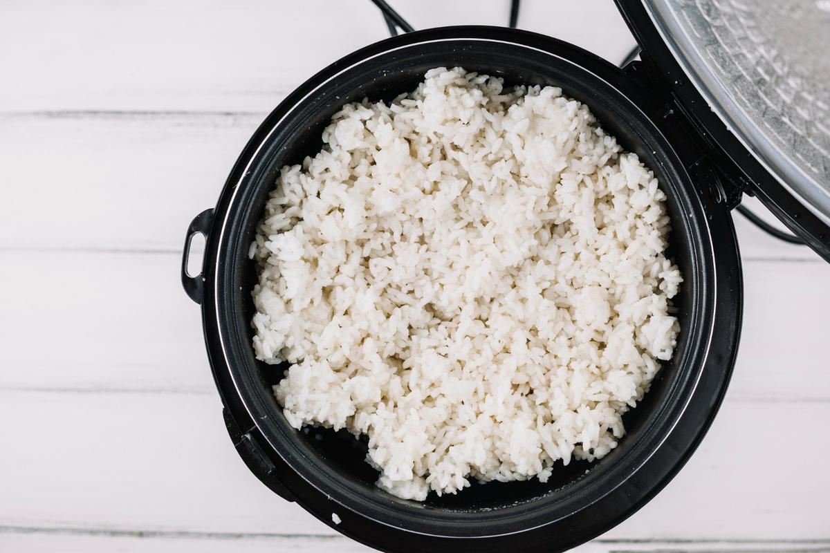 Trik Simpan Nasi di Rice Cooker agar Tidak Cepat Kering dan Berkerak