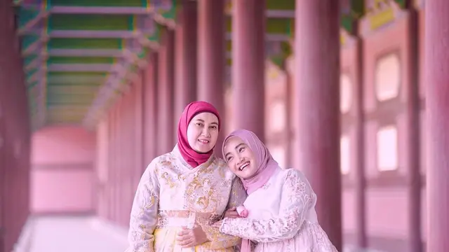 6 Potret Kebersamaan Fatin Shidqia dan Ibunda yang Awet Muda, Bak Kakak Adik