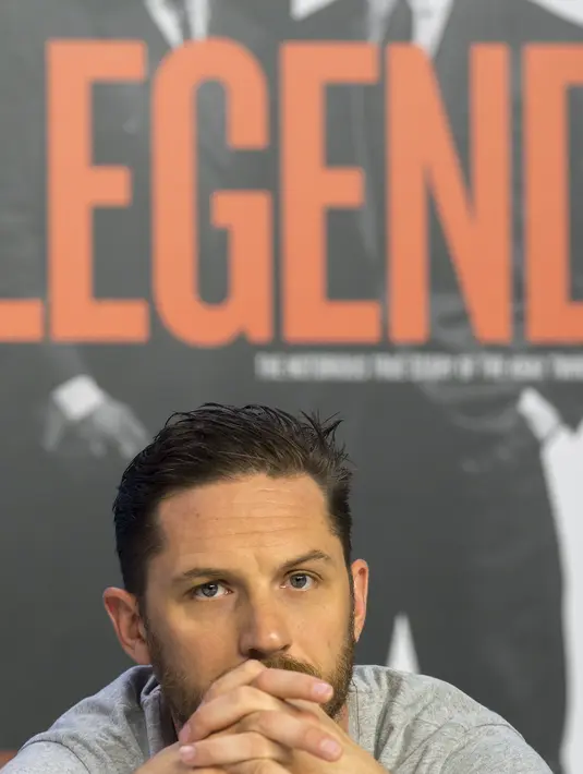 Reggie adalah saudara kembar Ronnie yang juga diperankan oleh Tom Hardy. Reggie yang lebih tenang dari Ronnie  rupanya juga merupakan sosok suami penyayang dan romantis kepada istrinya Di balik sikap bengisnya sebagai gangster. (Bintang/EPA)