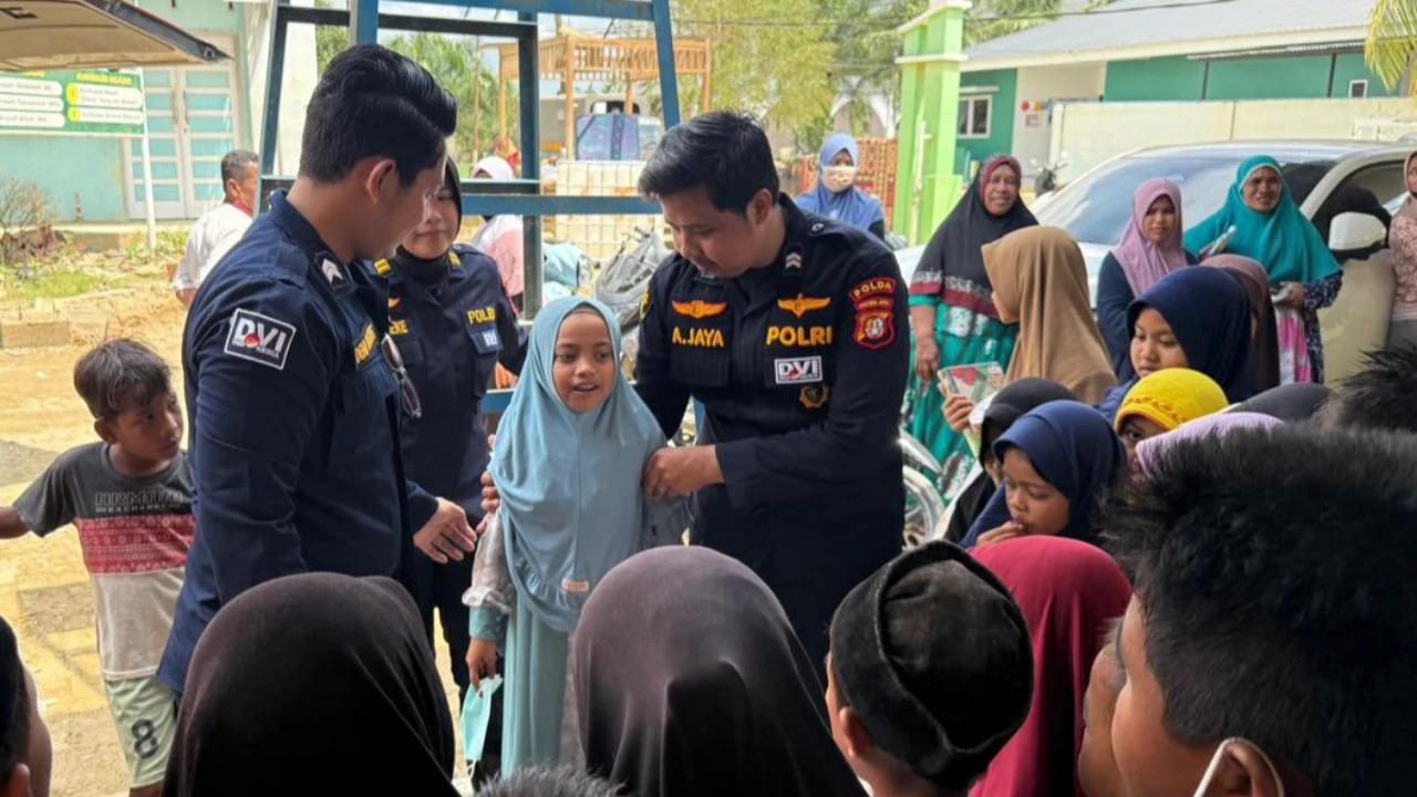 FOTO: Aksi Kemanusiaan Polri Bantu Pemulihan Korban Banjir Aceh