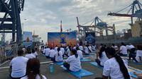 Kedubes India di Indonesia adakan kelas yoga bersama untuk peringati Hari Yoga Internasional ke-9, Sabtu (17/6/2023). (Liputan6com/Yasmina Shofa)