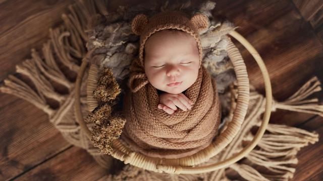 Ilustrasi bayi perempuan