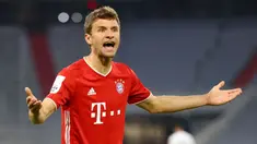 Thomas Muller secara mengejutkan tak masuk dalam 30 nama calon peraih Ballon d'Or 2021. Padahal, ia mampu bermain konsisten dengan mencetak 4 gol dari tujuh laga di Liga Jerman musim ini bersama Bayern Munchen. Muller juga mampu tampil impresif pada musim lalu. (AFP/Pool/Kai Pfaffenbach)