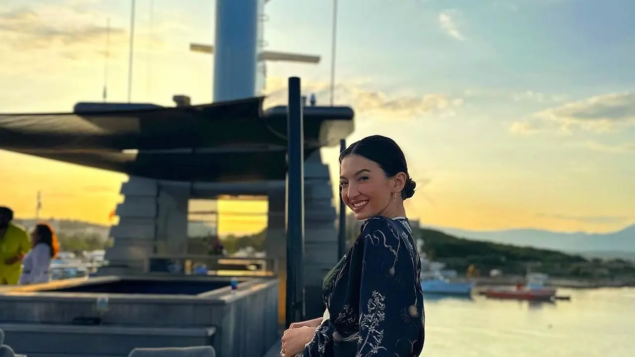 Intip outfit liburan Raline Shah ke luar negeri yang stylish