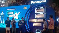 Simbol peluncuran si-Biru Super X yang merupakan AC pendingin ruangan yang dilengkapi dengan water purification system untuk melawan masuknya polutan dalam ruangan,
