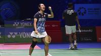 Selebrasi ganda Campuran Indonesia, Rehan Naufal Kusharjanto/Lisa Ayu Kusumawati usai mendapatkan poin saat menghadapi pasangan China, Zheng Si Wei/Huang Ya Qiong pada laga semifinal All England 2023 di Utilita Arena, Birmingham, Inggris, Sabtu (18/3/2023) malam WIB. Rehan/Lisa kalah rubber game 17-21, 21-13 dan 13-21. (AP Photo/Rui Vieira)