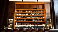 Bar di Pantja Izakaya menghadirkan deretan koktail khas dengan sentuhan teknik mixology Jepang. (dok. Pantja Hospitality)