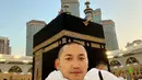 6 Potret Angga Wijaya Umrah Usai Cerai Dari Dewi Perssik, Unggah Foto Bareng Kekasih (Sumber: Instagram/anggawijaya88)