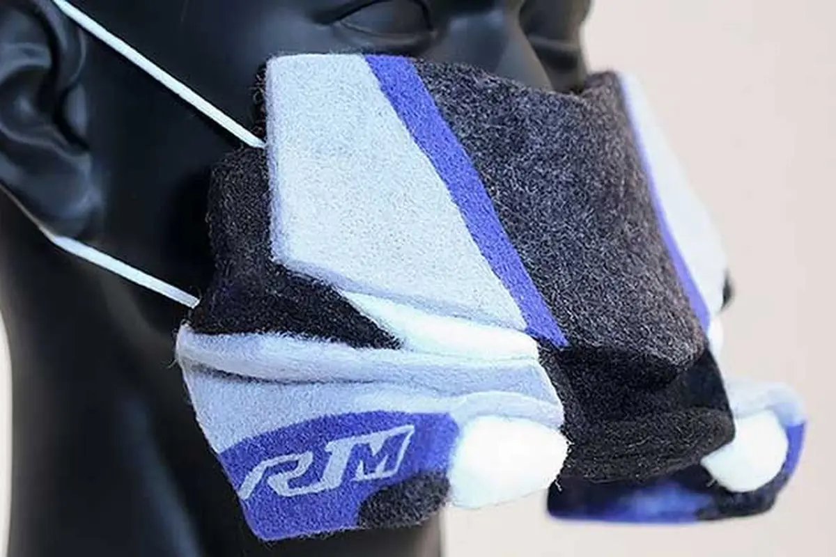 Masker unik berbentuk fairing Yamaha R1