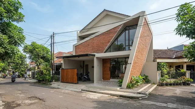 Ide desain Rumah Jengki model fasad dinding miring dinamis