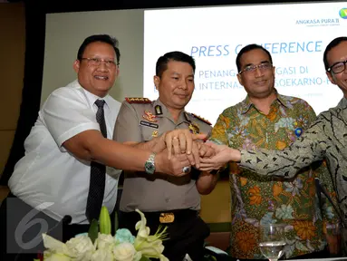 PT Angkasa Pura II menggelar konferensi pers terkait penanganan bagasi, Banten, Rabu (6/1/2016). PT Angkasa Pura II akan menambah CCTV sebanyak 30 persen dan bekerjasama dengan kepolisian dan pihak maskapai. (Liputan6.com/Faisal R Syam)