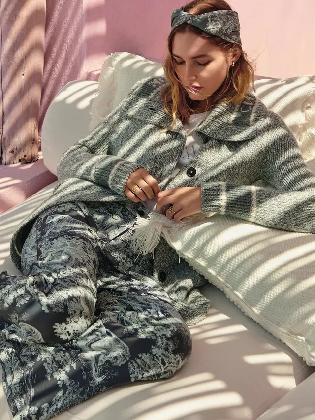 Elegansi Ikonis dalam Potongan Busana Terbaru dari Koleksi Dior Chez Moi