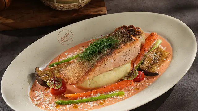 Menu salmon Justus Steakhouse di Summarecon Bekasi. Dok. Justus Steakhouse