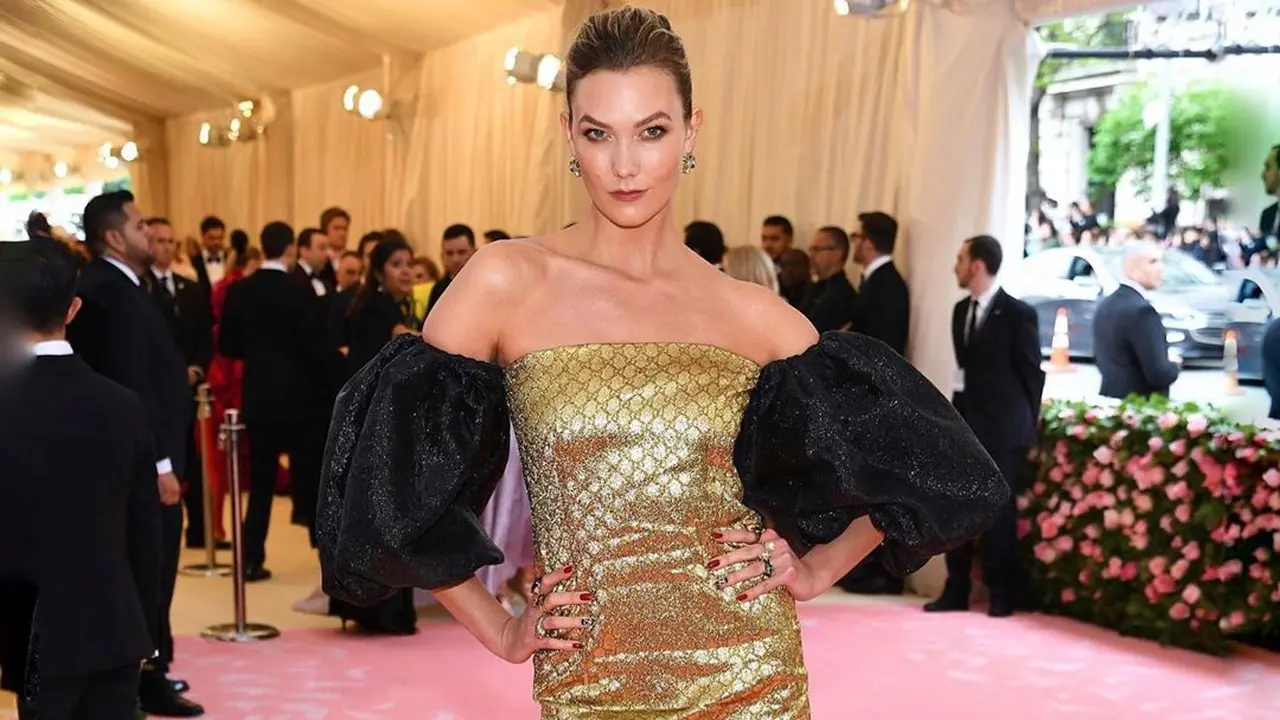 Tidak Lagi Cocok, Karlie Kloss Hengkang dari Victoria's Secret