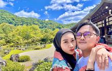 Romantisnya Danang Pradana Bersama Istri Cantiknya Hemas Nura yang Baru Raih Gelar Dokter Spesialis