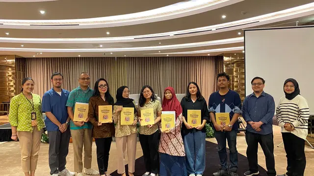 Sejumlah perwakilan majelis-majelis keagamaan dan kepercayaan di Indonesia, serta organisasi masyarakat sipil berfoto bersama pada peluncuran dokumen SNAP Pembangunan Ekosistem Toleransi oleh Setara Institute, Senin (9/12). (istimewa)