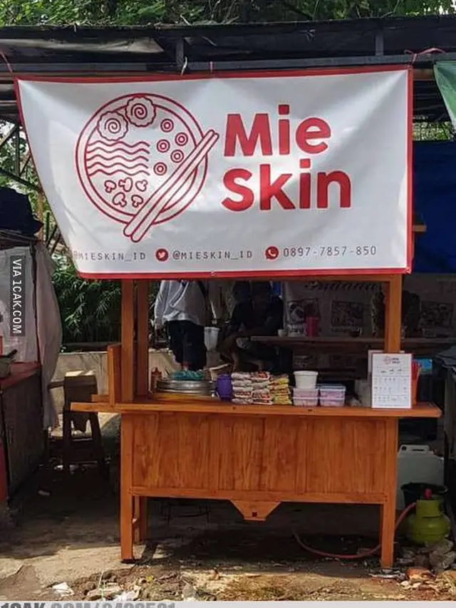 6 Potret Mi Instan Akhir Bulan Ini Nyeleneh Banget, Makanan Anak Kos