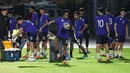 Pemain Filipina melakukan latihan resmi jelang laga terakhir Grup B Piala AFF 2024 melawan Timnas Indonesia di Stadion Sriwedari, Solo, Jawa Tengah, Jumat (20/12/2024). (Bola.com/Abdul Aziz)