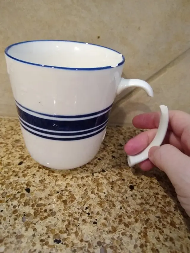 6 Momen Apes saat Mau Minum Ini Bikin Geleng Kepala