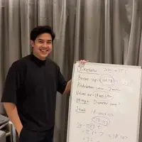 Aksi Jerome Polin hitung diameter sumur tempat jatuhnya sapi (Sumber: Instagram/@jeromepolin)