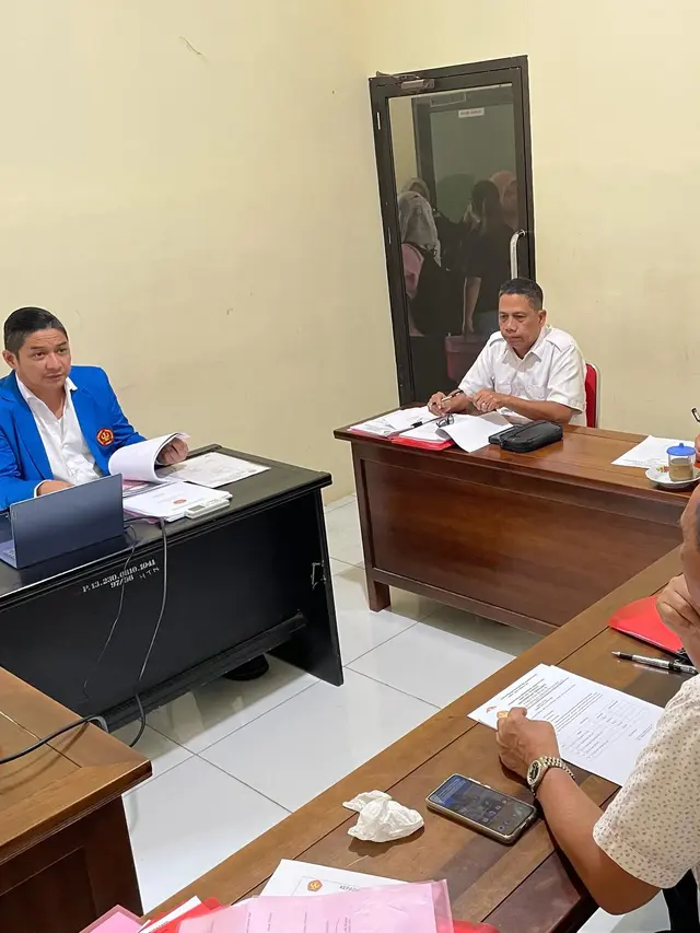 6 Potret Pasha Ungu Jalani Sidang Skripsi yang Sempat Tertunda 2 tahun