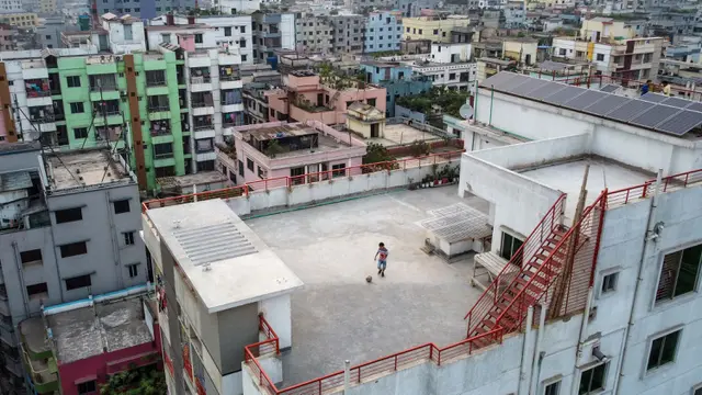 Aktivitas Warga Dunia Saat Pemberlakuan Larangan Keluar Rumah