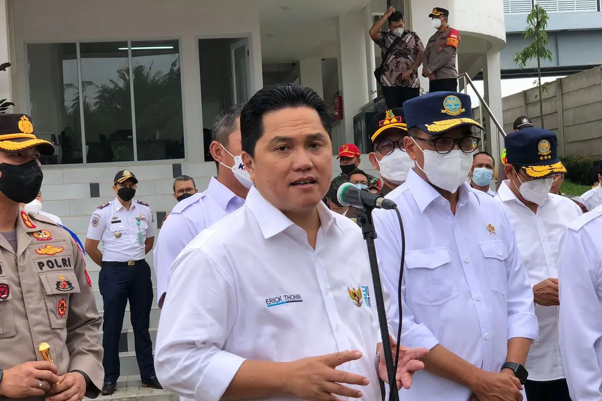 Menteri Perhubungan Budi Karya Sumadi bersama Menteri BUMN Erick Thohir dalam Peresmian Peningkatan Aksesibilitas dan Penataan Stasiun Pondok Ranji di Tangerang Selatan. (Tira Santia/Liputan6.com)