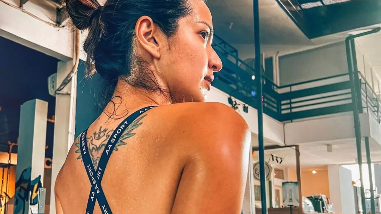 Nia Ramadhani kembali pamer tato di punggungnya