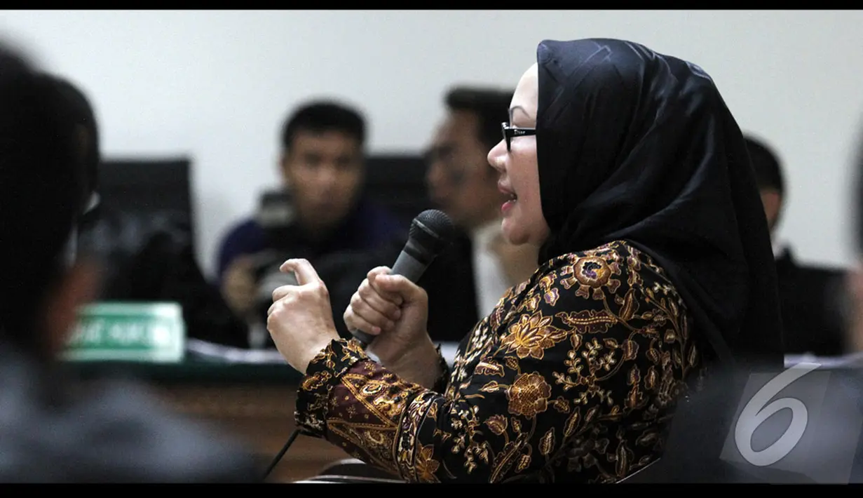 Atut mengaku berdiskusi mengenai aturan Mahkamah Konstitusi tentang sengketa pilkada. Pembicaraan pun, kata Atut, hanya menyasar pada hal-hal yang umum saja, Jakarta, Kamis (24/7/2014) (Liputan6.com/Faisal R Syam)