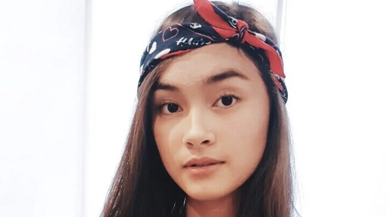 [Bintang] Ditaksir Idol Korea, Intip 4 Gaya Seru Caitlin Halderman