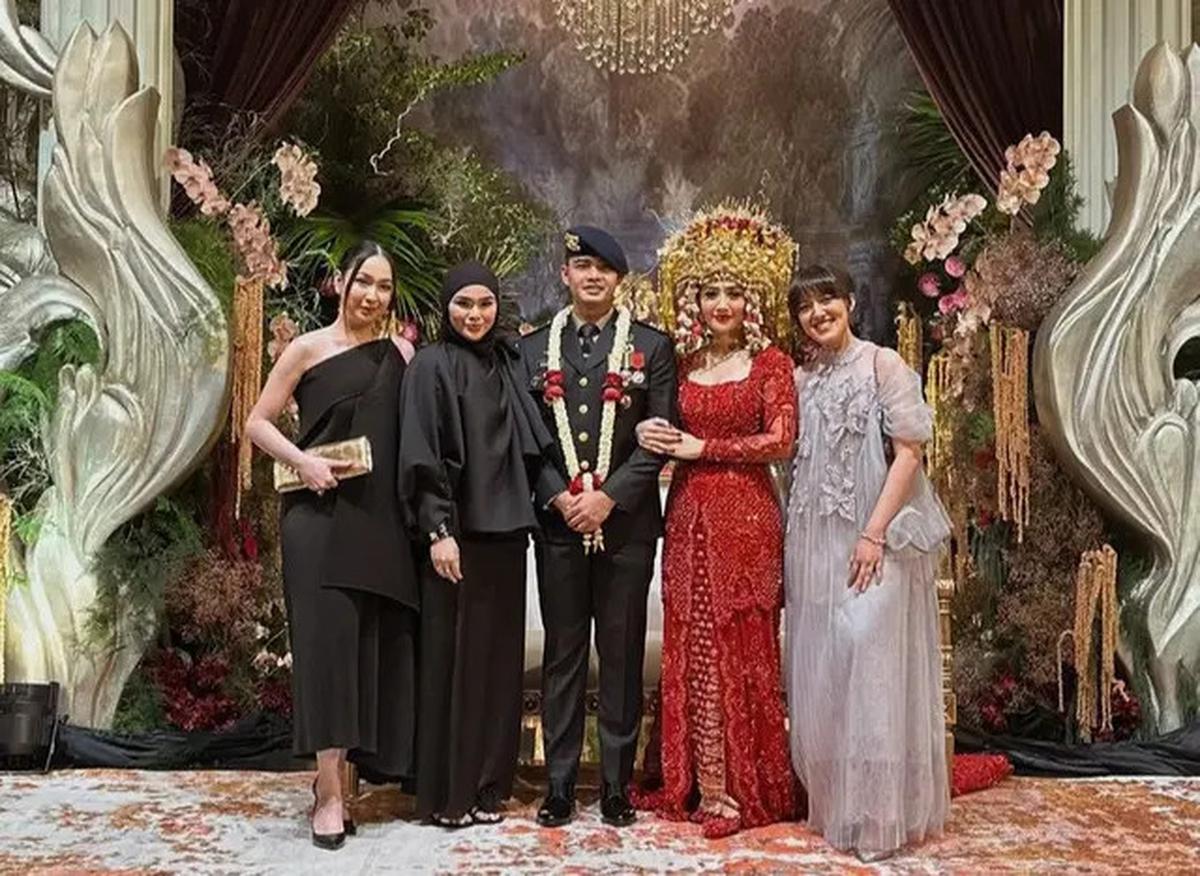 8 OOTD Artis Berhijab saat Hadir di Resepsi Pernikahan Febby Rastanty dan Ajat, dari Shireen Sungkar hingga Alyssa Soebandono